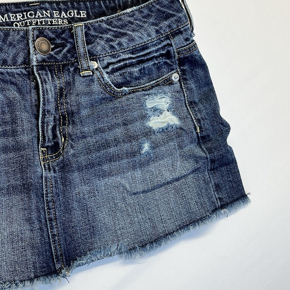 American Eagle Blue Denim Mini Skirt Size 4 Destressed Raw Hem Y2K Style EUC - Picture 3 of 8